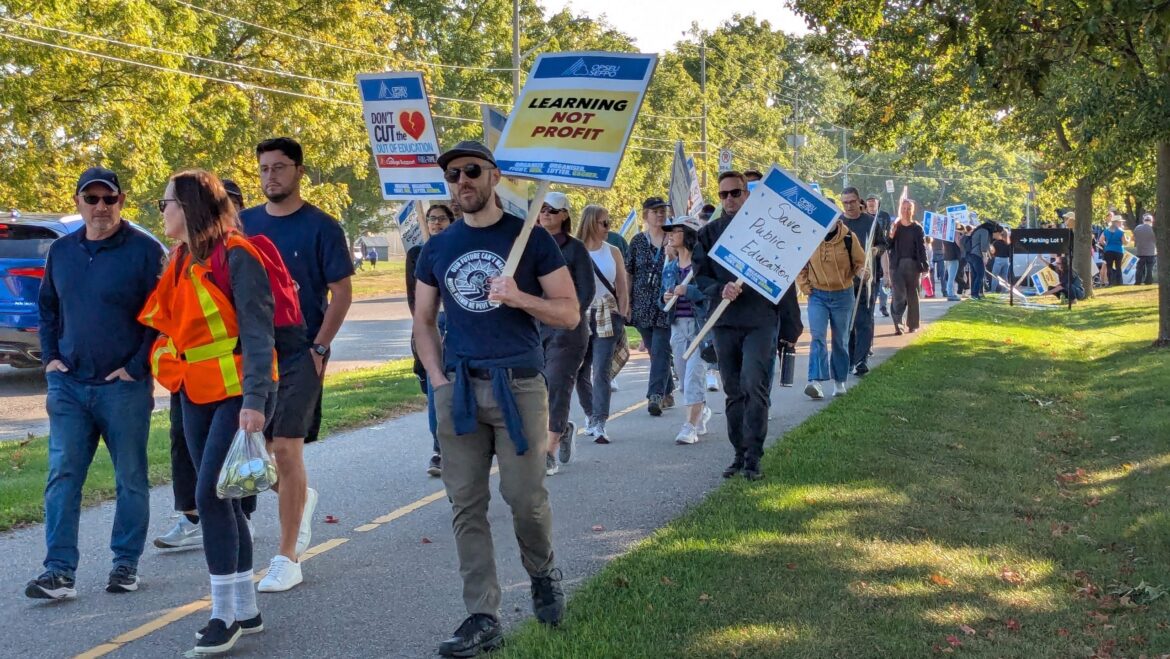 College support staff on strike after no agreement