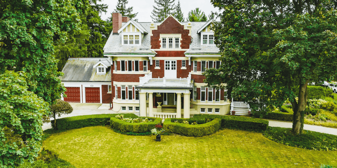 The Mansion Featured in “The Queen’s Gambit” is a Chance to Step Into the Series